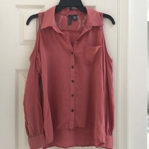 Tilly’s Full tilt size Medium salmon color shirt